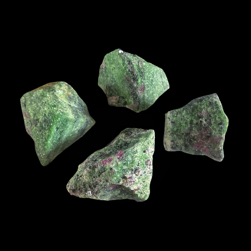 Lihvimata kristall_rubiin-tsoissiit_1001019995.3.PNG