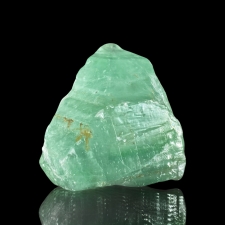 Väike lihvimata kristall - roheline kaltsiit