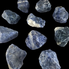 Väike lihvimata kristall - sodaliit